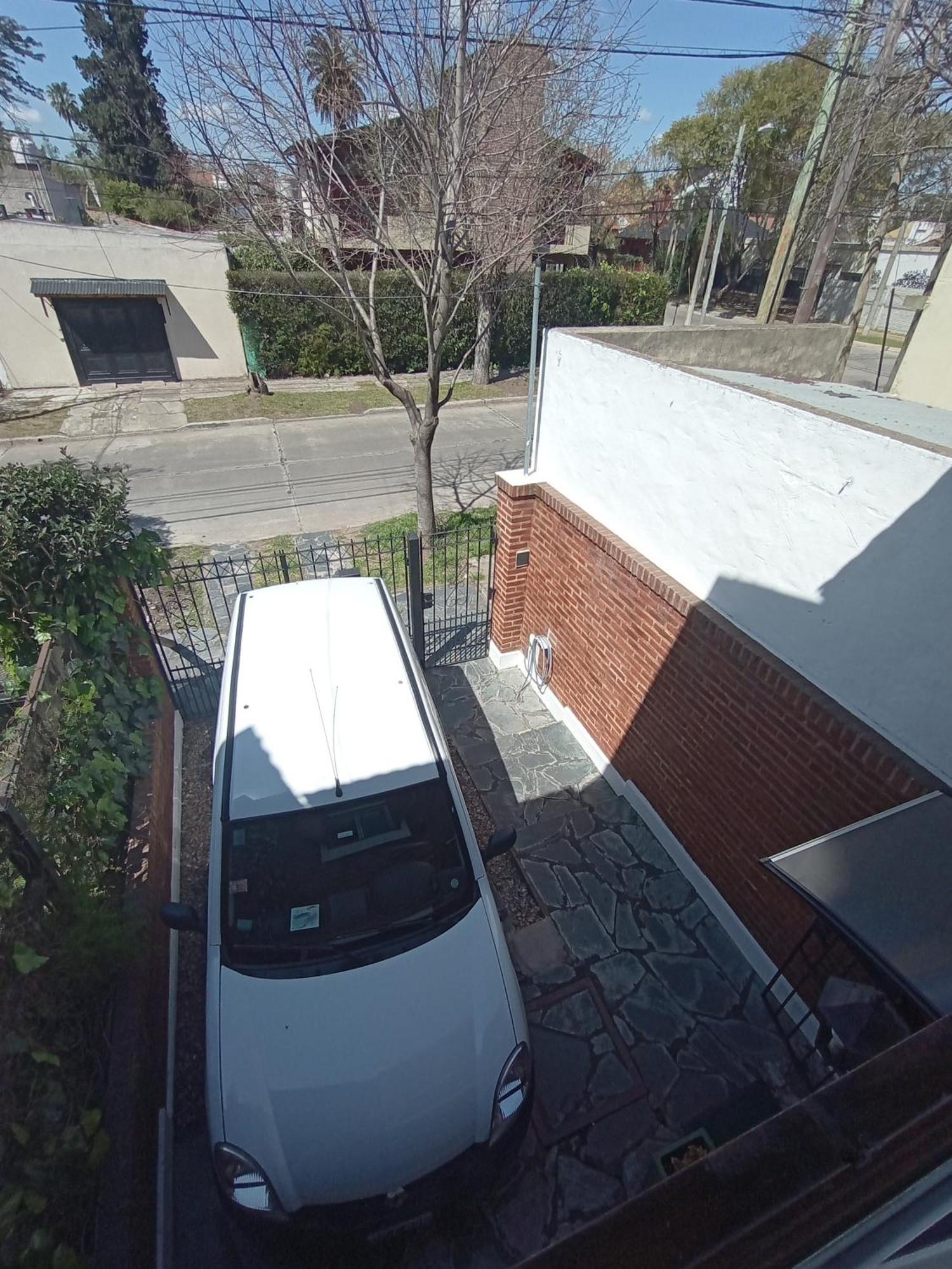 Escala Ezeiza - Departamento Amplio Con Cochera Luis Guillon